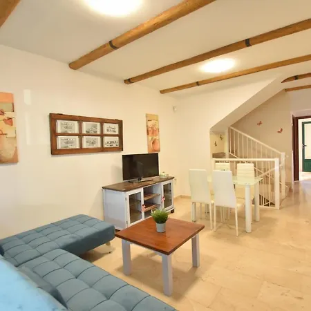 Casa Rosa Close To The Beach Vakantiehuis