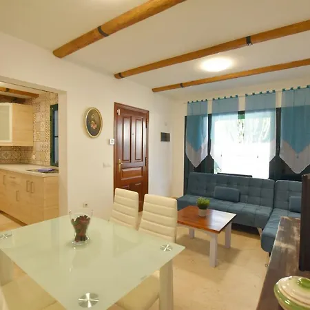 Casa Rosa Close To The Beach Vakantiehuis